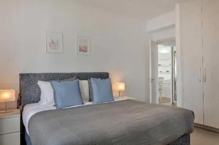 Phaedrus Living: Beach Front Flat Kyma