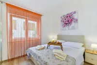 Cascade Villas with Private Garden and Jacuzzi