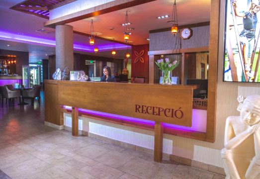 크리스탈토론 칼란드파르크 뷔크퓌르되