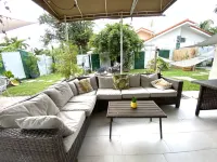 The Sun Gardens Villa Hotels in Golden Glades