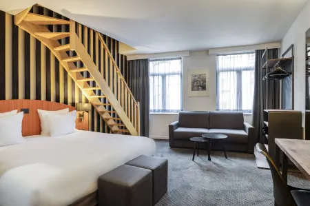 Aris Grand Place Hotel Отели рядом с достопримечательностью «Королевская военная академия»