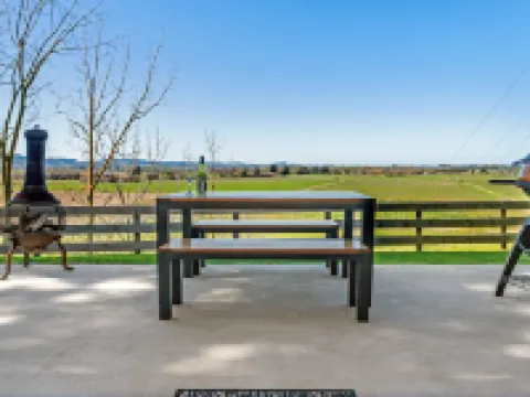 208 Lake Road Hotels in Gisborne