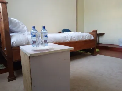 Homebase Gardens Hotel in zona Egerton Castle