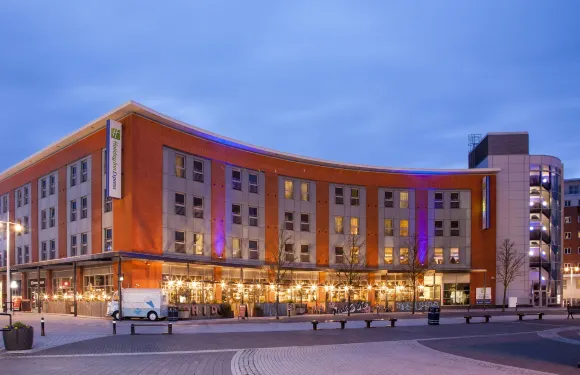 樸次茅斯岡沃夫碼頭智選假日酒店