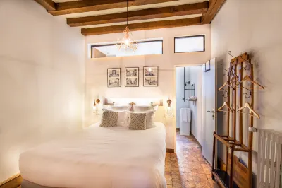 L'Oisellerie Meublé de Tourisme Ancien couvent de la Baumette周辺のホテル