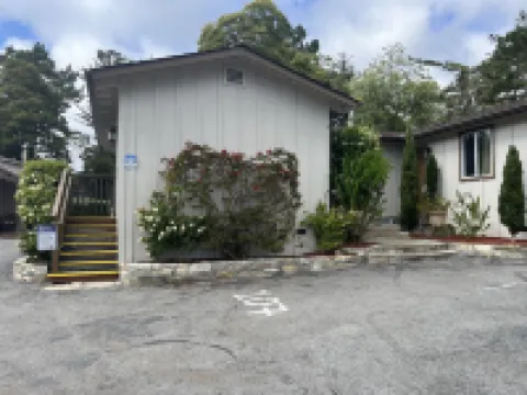 カーメル リゾート イン カーメル・ビーチ周辺のホテル