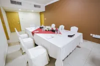 Crystal Plaza Hotel - 2-Star