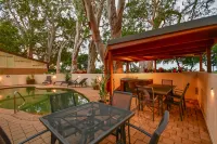 Marlin Waters Beachfront Apartments - Sea View