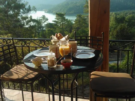 Les Gites du Lac - Chambre d'Hotes Отели в г. Лез Адре-де-Л'Эстерель