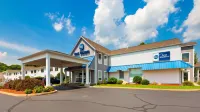 The Inn on Storrs - parking
