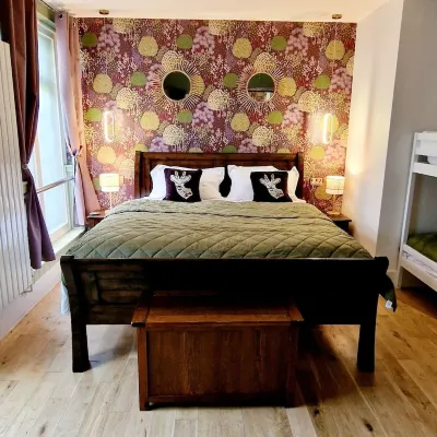 Burton Stone Inn Hotel dekat The Shambles