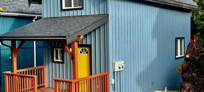 Waterfront Timber Frame Cottage! Hotels in Ucluelet