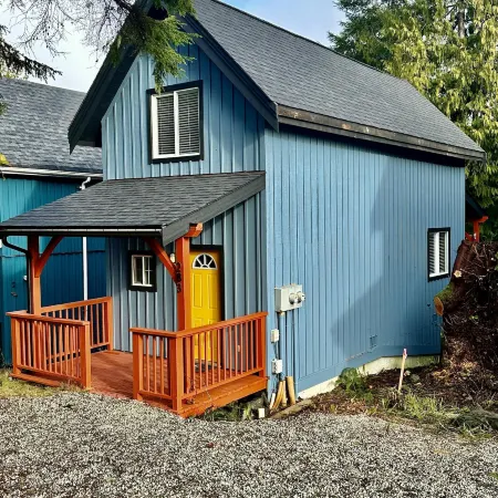 Waterfront Timber Frame Cottage!