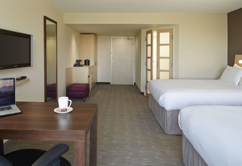 노보텔 몬트리올 아에로포르 외관