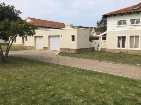 The Dunes Resort 80 & 69 Отели в г. Кеурбоомстран