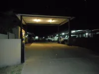 因銖汽車旅館 - 停車場