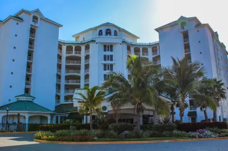 The Resort on Cocoa Beach Отели рядом с достопримечательностью «Публичная библиотека Коко-Бич»