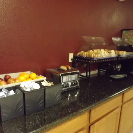Rodeway Inn & Suites