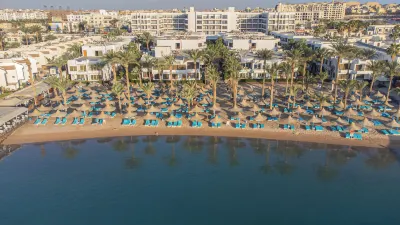 Marlin Inn Azur Resort Отели рядом с достопримечательностью «Planet Spa Hurghada Marriott Beach Resort»