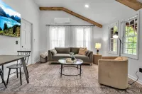 Romantic Getaway in Ellicottville Close to Everything!