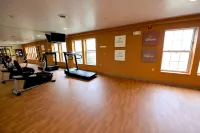 Crown Choice Inn & Suites Lakeview and Waterpark - Gym