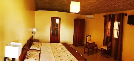 Hotel & Campement du Lac Rose Отели в г. Рюфиск