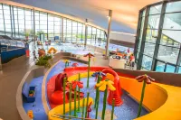 Ecrin Blanc Resort Courchevel - Aquapark Hotels in Courchevel