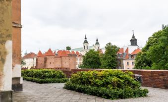 Old Town Market Place Apartment by BookingHost