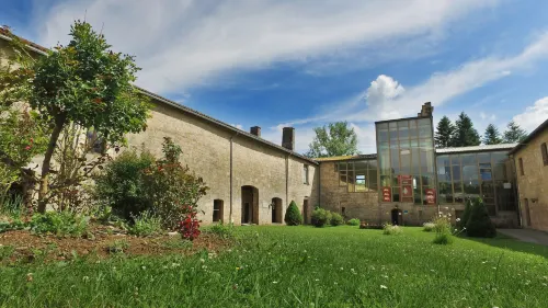 Vvf Château Sur la Vienne Lac de Vassivière Hotels in Augne