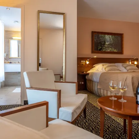 Hôtel Restaurant Famille Bourgeois "La Cote des Monts Damnés"