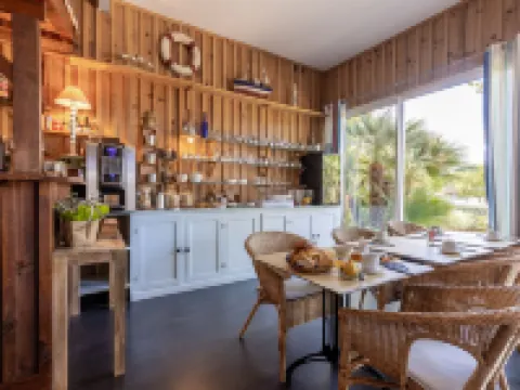 Hôtel le Grain de Sable Hotels in Ares