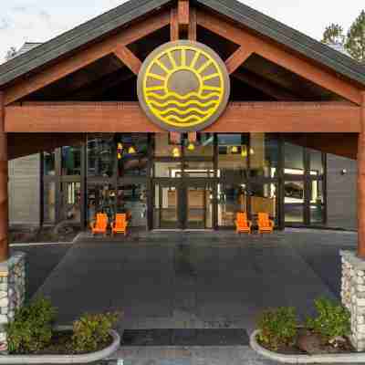 Riverhouse Lodge Hotel Exterior