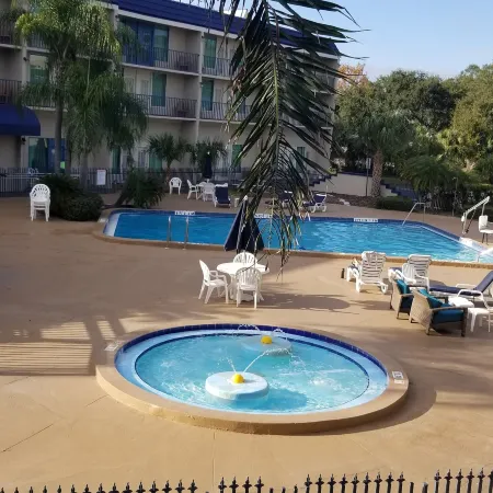 Clarion Inn & Suites Central Clearwater Beach