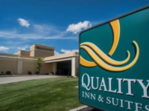 Quality Inn & Suites Palm Island Indoor Waterpark Hotels in Batavia