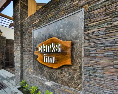 Clarks Inn Srinagar Hotels in Srinagar