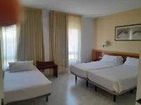 Hotel Plaça Hotels near El Monestir