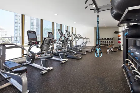 The Bristol Hotel San Diego Отели рядом с достопримечательностью «REV»