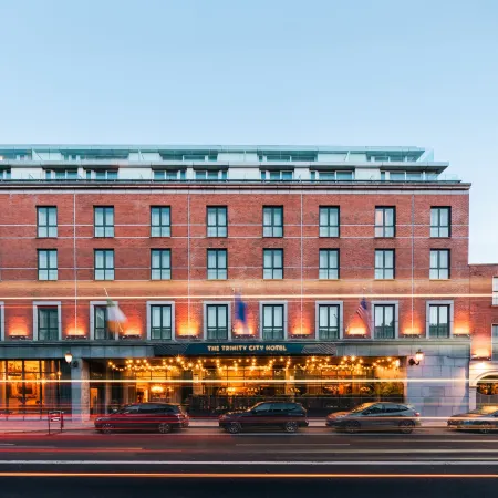 The Trinity City Hotel Отели рядом с достопримечательностью «Концертный зал Button Factory»
