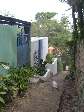 Roger's Place Guesthouse Отели в г. Аклан