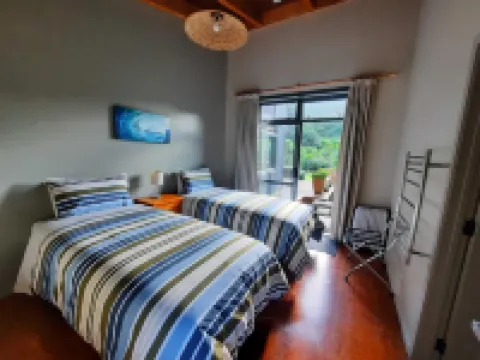 Piha Beachstay Accommodation Hotels near Crystal Mountain
