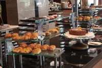 The Luxton Cirebon Hotel and Convention - sarapan