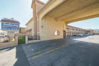 Industry Inn & Suites Hotel di Baldwin Park