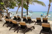 Playa Palms Beach Hotel - Beach