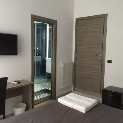 MB95 Mezzocannone Luxurious B&B Отели рядом с достопримечательностью «Церковь Сан-Грегорио-Армено»