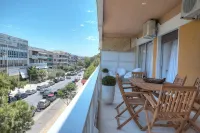 L' Apartment Blanc Dans le Centre de Glyfada - 3-Sterne
