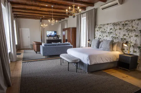 Laborie Estate Отели рядом с достопримечательностью «Groot Drakenstein Prison»