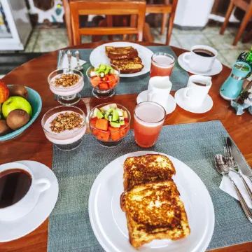 Maidith Galapagos Inn Отели рядом с достопримечательностью «Баия Тортуга»