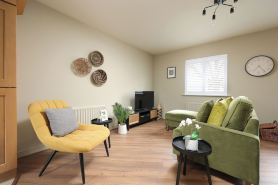 Stylish Flat with Sofa Bed in Malmesbury!