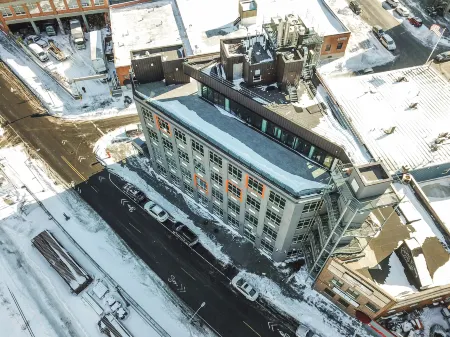 Feather Factory Hotel Отели рядом с достопримечательностью «Центр современного искусства P.S.1»