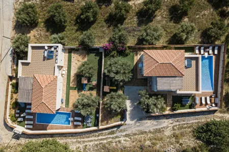 Villa Prima - with Private Heated Pool & Jacuzzi
